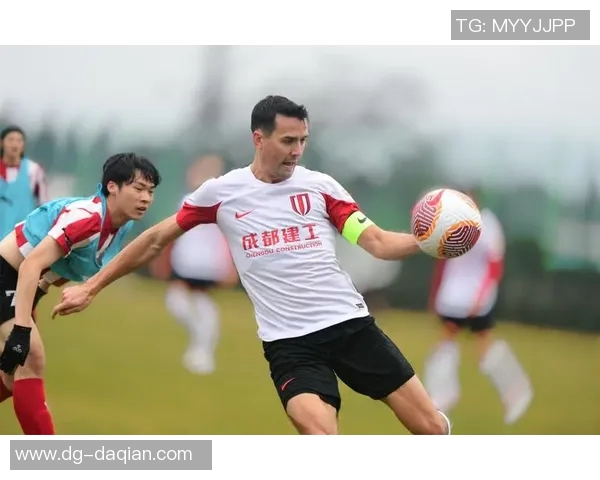 外籍球星助力足球俱乐部发展推动竞技水平与文化交流