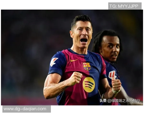 高龄足球球星依旧驰骋绿茵展现不老传奇精神力量