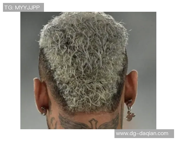 足球明星同款耳钉高清图片展现时尚潮流与运动风格完美融合 足球明星同款耳钉高清图片展现时尚潮流与运动风格完美融合